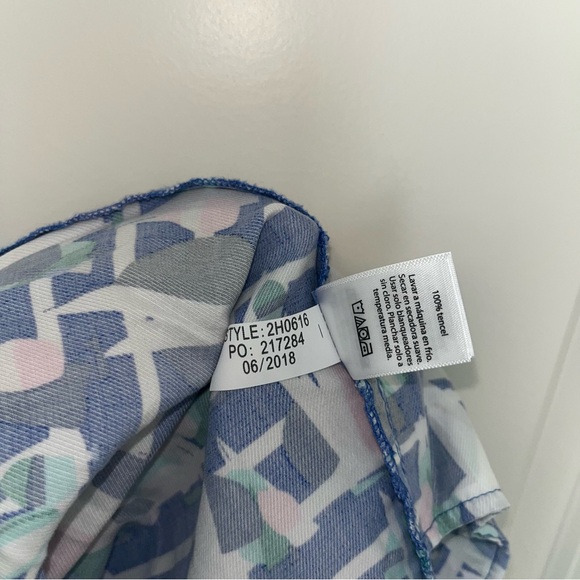 Vineyard Vines Women's Harbor
Scene Print Flowy Shorts Marlin Blue - Picture 5 of 6